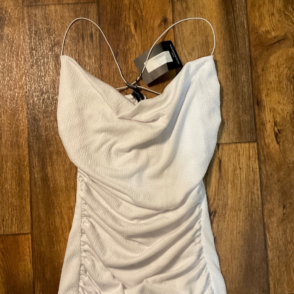Pretty Little Things Dress Size 8 Fitted Spaghetti Straps Rouched White  Knee Ln - Picture 2 of 10